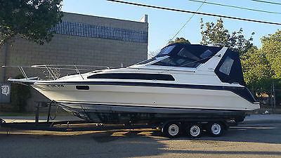 Bayliner Ciera Express Cruiser with three axle trailer Low hrs clean family boat