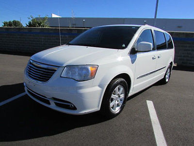 Chrysler : Town & Country 4dr Wagon Touring 4 dr wagon touring low miles van automatic gasoline 3.6 l v 6 cyl white