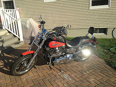 Harley-Davidson : Dyna Beautiful Harley that will stand out on the road. Easy to handle and clean