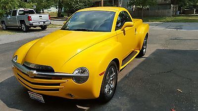 Chevrolet : SSR RETRACTABLE TWO DOOR 2006 yellow low mileage perfect condition never been driven in rain or snow