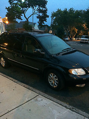 Chrysler : Town & Country Ulimited  black, good condition, 6 cylinder, interior beige