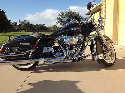Harley-Davidson : Touring 2011 harley davidson road king classic 3130 miles immaculate
