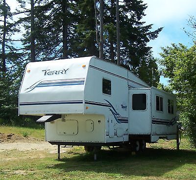 1999 Terry 5th wheel 27' walk around bed travel trailer Super Slide Sleeps 6