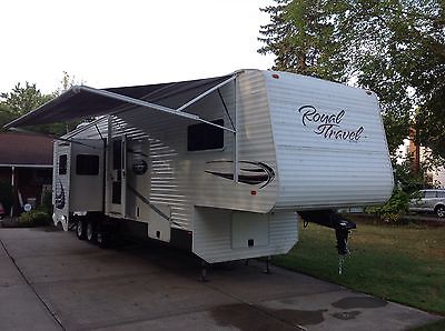 2014 Royal Travel by Design 40' 37' fifth wheel made by Coachmen Damaged Salvage