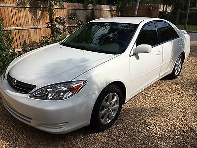 Toyota : Camry LE 2002 toyota camry le white 4 door sedan w leather very low mileage