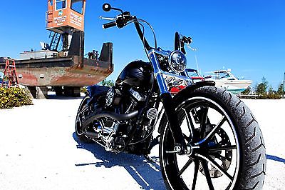 Harley-Davidson : Softail HARLEY DAVIDSON BREAKOUT (2014) 1,300 MILES BLACK WITH GALACTIC GREY PIN STRIPE