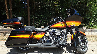 Harley-Davidson : Touring Harley Road Glide Special; Midnight Blaze Paint Set; Blacked Out; Boom Audio II