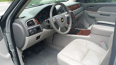 Chevrolet : Tahoe LTZ Sport Utility 4-Door 2010 chevrolet tahoe ltz rwd quad seats dvd moonroof 71 k miles navigation mint