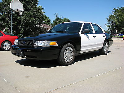 Ford : Crown Victoria POLICE INTERCEPTOR SUPER CLEAN 2011 FORD CROWN VICTORIA POLICE INTERECPTOR P71 BLACK AND WHITE