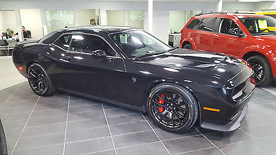 Dodge : Challenger SRT Hellcat Coupe 2-Door 2015 hellcat srt dodge challenger black on black red belt full