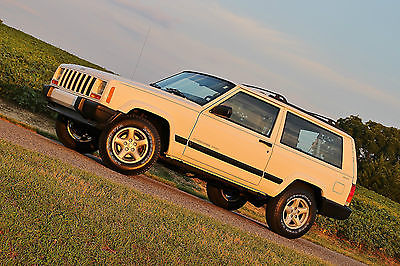 Jeep : Cherokee Sport Sport Utility 2-Door 1 owner garaged rare 2 door 72 k one of the best must see wow cln carfax