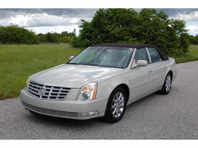 Cadillac : DTS 4dr Sdn DTS 08 dts florida loaded package 3 iii leather heated cooled seats white diamond