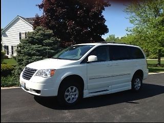 Chrysler : Town & Country Sports Van White Braun Modified Automatic Side Entry with EZLock Excellent Condition