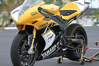 Yamaha : YZF-R 2005 yamaha r 1 race bike