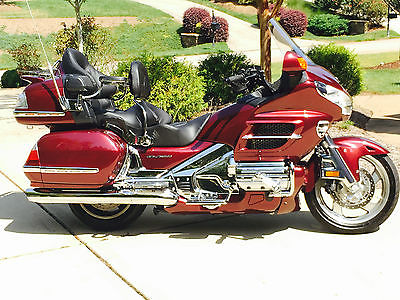 Honda : Gold Wing 2010 honda gl 1800 goldwing 5 k miles very low with many extras