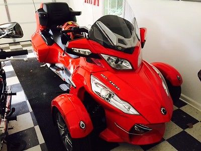 Can-Am : RT-S SM5 Red 2012 Can Am Spyder RT-S SM5 Motorcycle 7500 mi. Several accessories