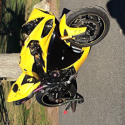 Yamaha : YZF-R Beautiful Bike, Just like New 2009 Yamaha YZF R1 with tons of Extras