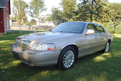 Lincoln : Town Car 4dr Sedan Signature 2003 lincoln town car signature loaded unreal condition look warranty wow