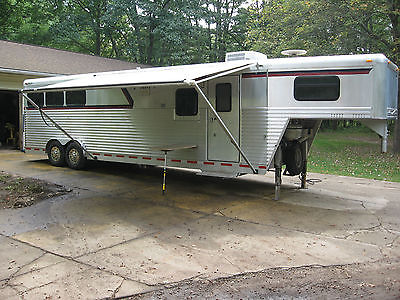 2001 Custom Fab 3 horse living quarters trailer 14 foot short wall