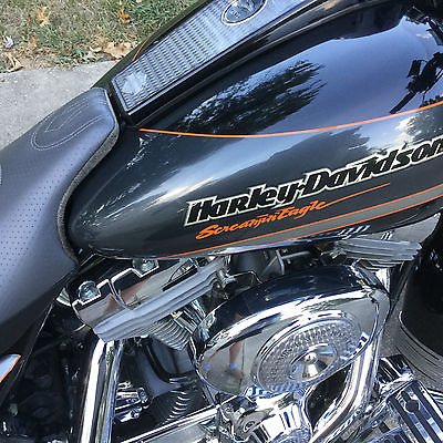 Harley-Davidson : Touring CVO Screamin Eagle Road Glide (FLTRSEI2)
