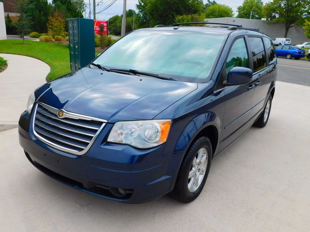 Chrysler : Town & Country TOURING Swivel'n Go ! LEATHER ! DVD ! BACK UP CAMERA! NEW TIRES! WARRANTY!  08