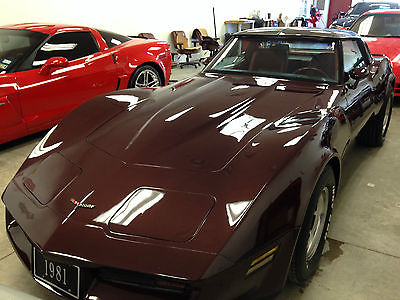 Chevrolet : Corvette Coupe Dark Claret, Original Matching Numbers, Original 350 Engine, Automatic
