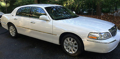 Lincoln : Town Car Signature Limited Sedan 4-Door Outstanding Condition - Garage Kept in South Carolina No Snow or Ice - Now in NJ