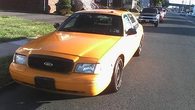 Ford : Crown Victoria ford crown vic yellow cab 2011 ,with middle division clean title , black int ,