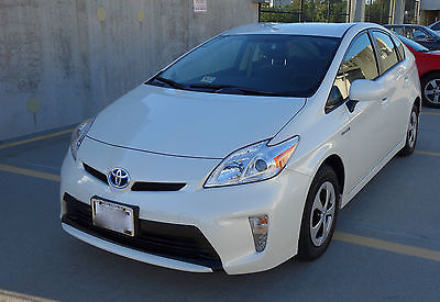 Toyota : Prius Two Hatchback 4-Door 2015 toyota prius two with less than 400 miles blizzard pearl