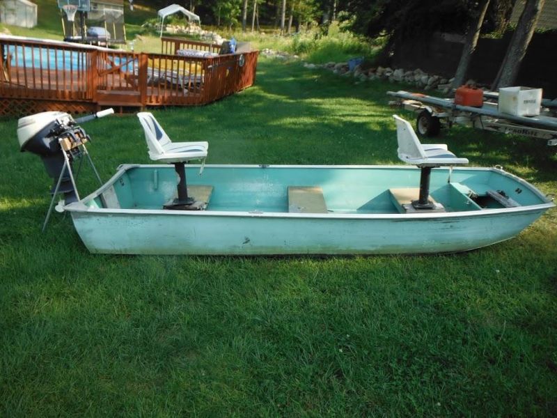 12ft DuraNautic Aluminum Flatbottom Boat with 2 removable seats & mush