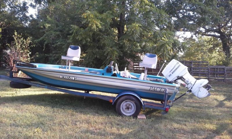1989 Pacer Bass Boat 15 ft