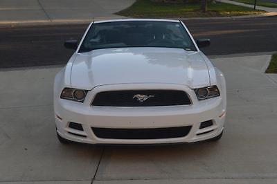 Ford : Mustang White 2013 mustang 3.7 l dohc 24 v