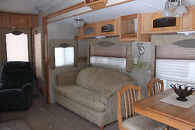 Sunnybrook Titan fifth wheel camper with 2 slides and hitch 2005