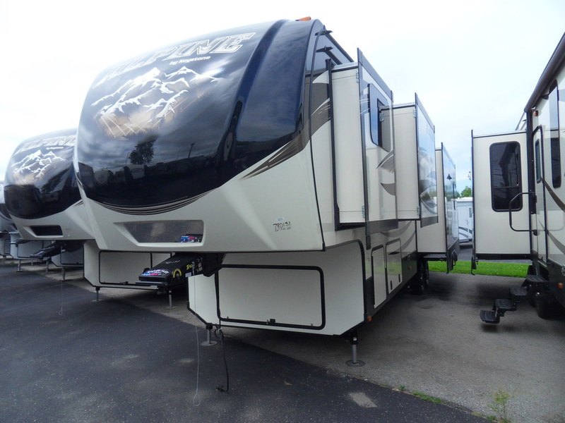 2002 Western Recreational Alpenlite Villa 33RKT