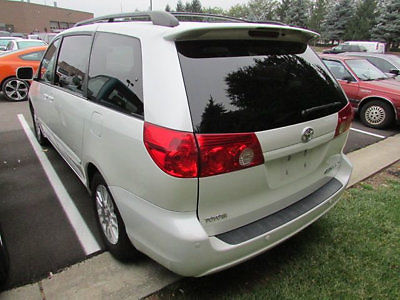 Toyota : Sienna XLE XLE 4 dr Automatic Gasoline 3.5L V6 Cyl WHITE