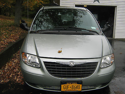 Chrysler : Town & Country Base 2004 chrysler town and country mini van