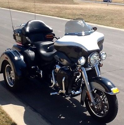 Harley-Davidson : Touring Low mileage with many upgrades.  Sauk WI  Harley bought,serviced, winter stored