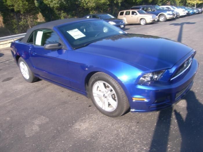 Mustang convertible 2013 Low mileage 42,000, Deep Impact Blue Metallic