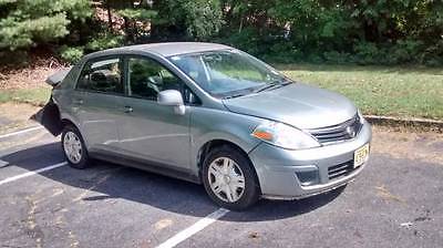 Nissan : Versa 2010 nissan versa for repair or parts good engine and transmission