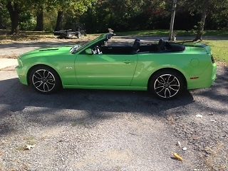 Ford : Mustang gt premium convertable 2013 gotta have it green mustang gt convertable