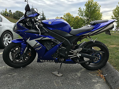 Yamaha : YZF-R 2005 yamaha yzf r 1 blue