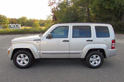 Jeep : Liberty 4WD 4dr Sport 2009 jeep liberty sport 4 wd only 71 k miles sky roof clean car fax one owner