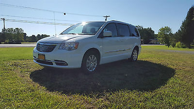 Chrysler : Town & Country 2014 chrysler town and country loaded excellent condition low mileage touring