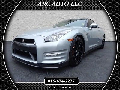 Nissan : GT-R Premium premium, new tires, factory warranty remain, financing available
