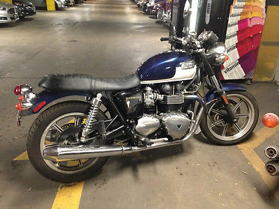 Triumph : Bonneville Excellent Condition, Garage Kept, Complete Records of Maintenance and repairs