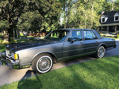 Chevrolet : Caprice Classic Sedan 4-Door 1985 chevrolet caprice classic sedan 4 door 5.0 l