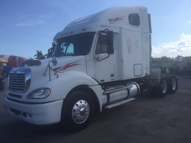 2005 Freightliner Columbia Cl12064st