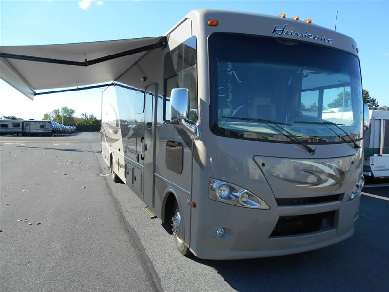 2015 Thor Motor Coach CHATEAU 26A BEDROOM SLIDE QUEEN BED DEMO UNIT