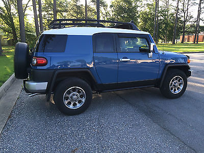 Toyota : FJ Cruiser Premium Sport Utility 4-Door 21 k miles 4 wd loaded never off road 2 nd owner clean car fax loaded nav