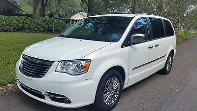 Chrysler : Town & Country Limited Edition 2011 chrysler town n country limited completely loaded low mile minivan